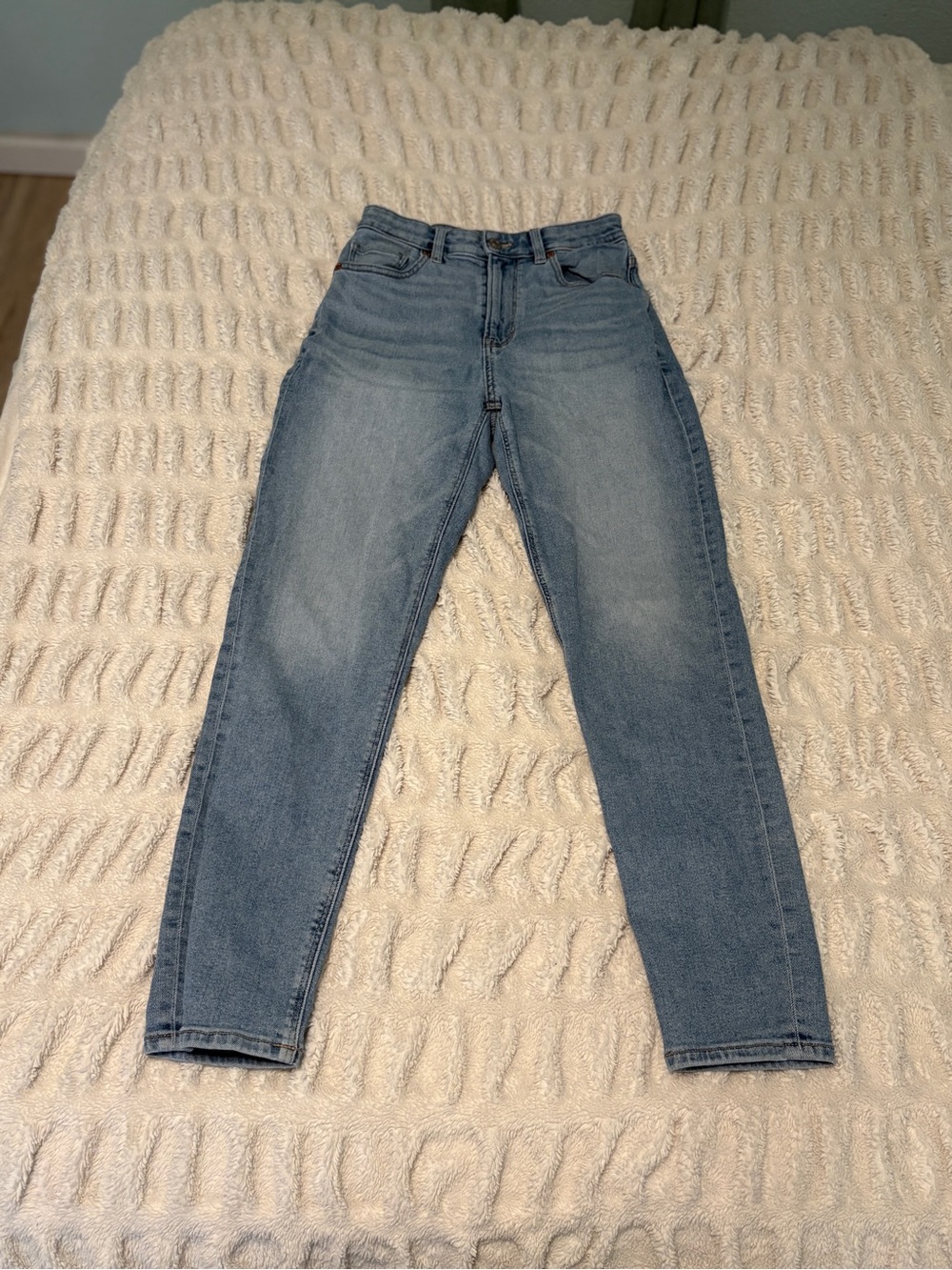 American Eagle Outfitters High-Rise Light Blue Mom Jeans